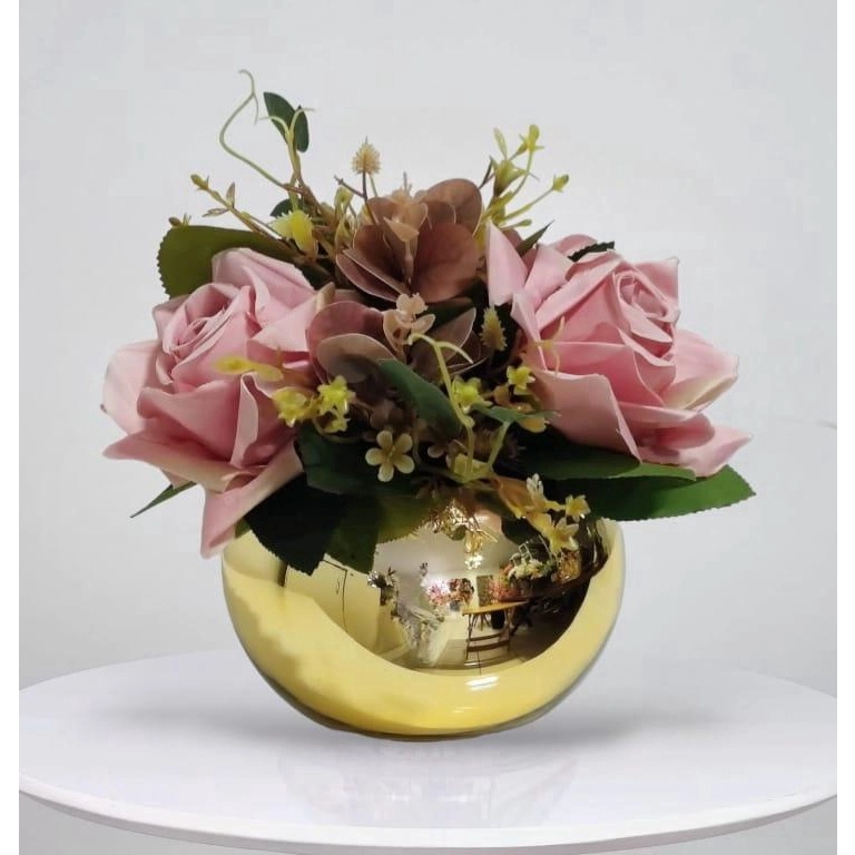 7478868552_1.webp Arranjo Flores Rosas Vaso Dourado 30x25cm - Imagem 1