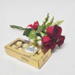 Buquê de 3 Rosas com Ferreiro Rochedo