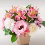 Arranjo de Cravos, Rosas e Astromélias